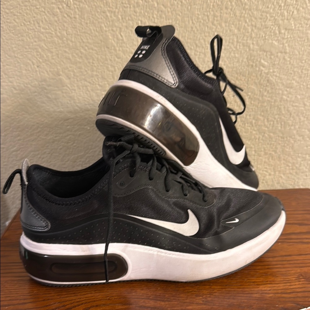 Nike Air Max Black and White Athletic Sneakers 8.5